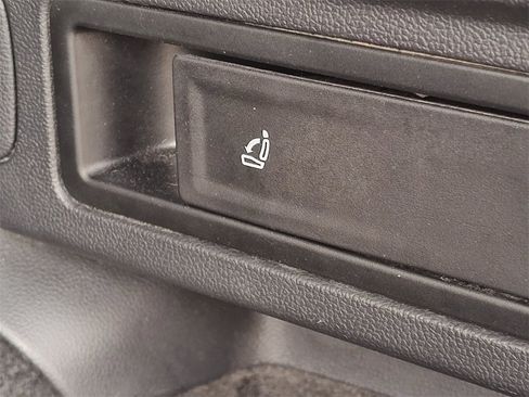 Used 2022 Volkswagen Tiguan SE image 10