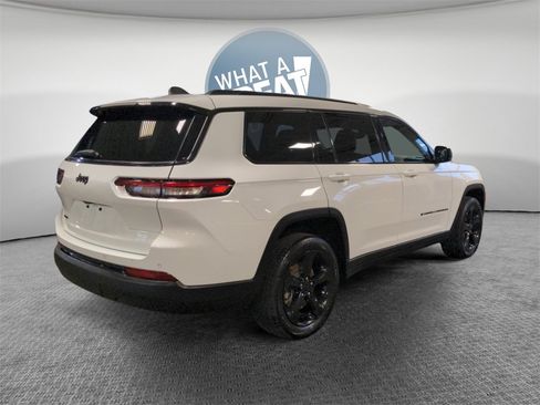 Used 2023 Jeep Grand Cherokee L Altitude image 3