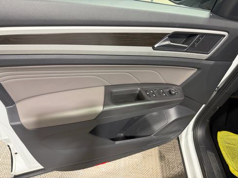 Used 2022 Volkswagen Atlas SE w/ Black Wheel Package image 26