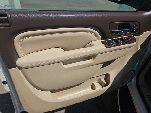 Used 2014 GMC Yukon XL Denali AWD/4WD image 10