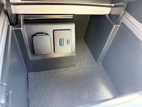 Used 2024 Ford Explorer XLT w/ Equipment Group 202A AWD/4WD image 20