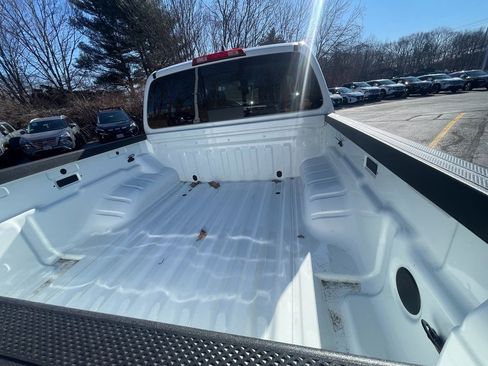 Certified 2025 Nissan Frontier SV image 5