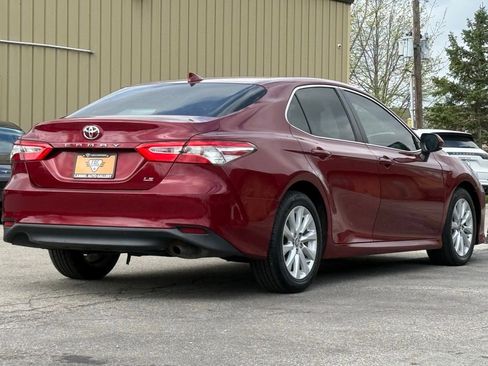 Used 2019 Toyota Camry LE FWD image 5