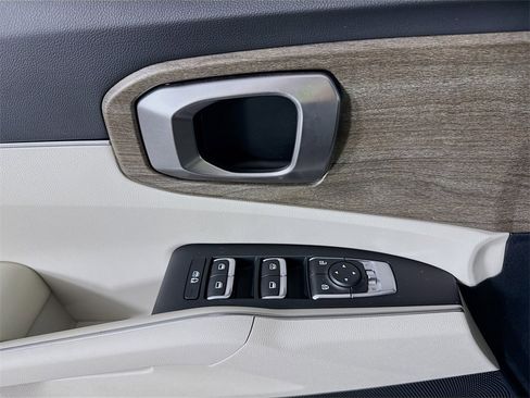 Used 2022 Kia Sorento S w/ Panoramic Sunroof Package image 25
