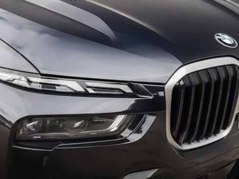 Used 2023 BMW X7 M60i image 6