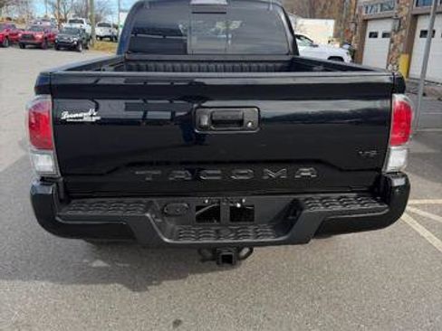 Used 2020 Toyota Tacoma TRD Sport image 3