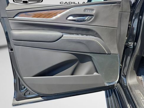 Certified 2023 Cadillac Escalade Sport Platinum w/ Heavy-Duty Trailer Package AWD/4WD image 17