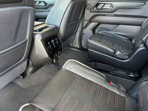 Certified 2025 GMC Yukon XL AT4 Ultimate AWD/4WD image 16