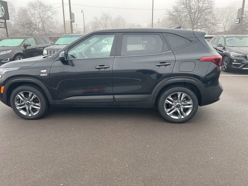 Used 2023 Kia Seltos LX AWD/4WD image 8