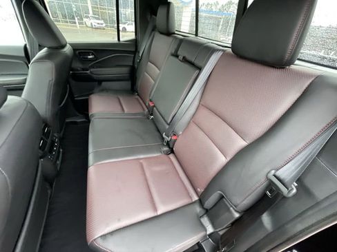Used 2025 Honda Ridgeline Black Edition image 18