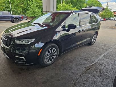 Used 2024 Chrysler Pacifica Limited