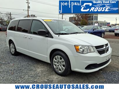 Used 2018 Dodge Grand Caravan SE w/ UConnect Hands-Free Group