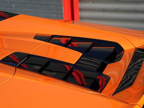 Used 2022 Lamborghini Huracan EVO image 7