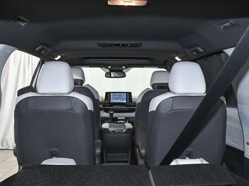 Used 2024 Toyota Sienna XSE FWD image 61