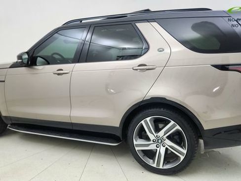 Used 2024 Land Rover Discovery Metropolitan Edition AWD/4WD image 17