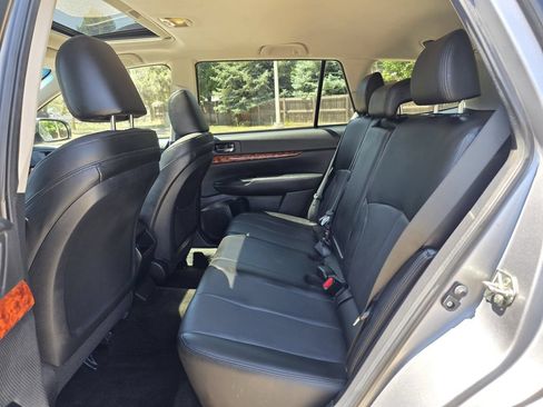 Used 2012 Subaru Outback 3.6R Limited w/ Moonroof Pkg AWD/4WD image 16