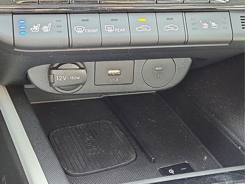 Used 2025 Hyundai Elantra Limited image 31