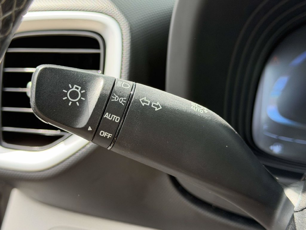 Certified 2024 Hyundai Venue SEL FWD image 23