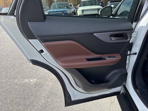 Used 2018 Jaguar F-PACE S image 30