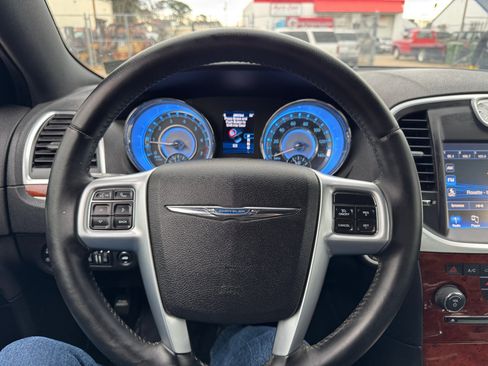 Used 2013 Chrysler 300 image 19