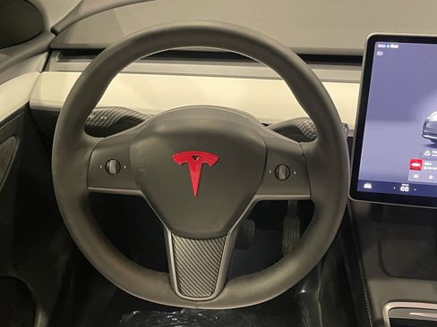 Used 2023 Tesla Model Y Long Range image 17