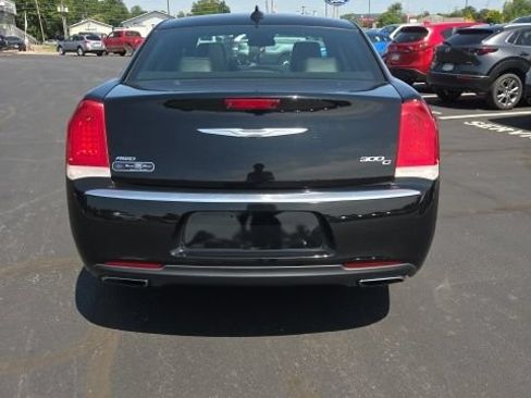 Used 2015 Chrysler 300 C Platinum w/ Harman/Kardon Audio Group AWD/4WD image 4