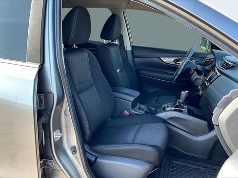 Used 2019 Nissan Rogue SV image 7