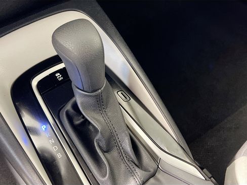 Used 2025 Toyota Corolla LE image 24