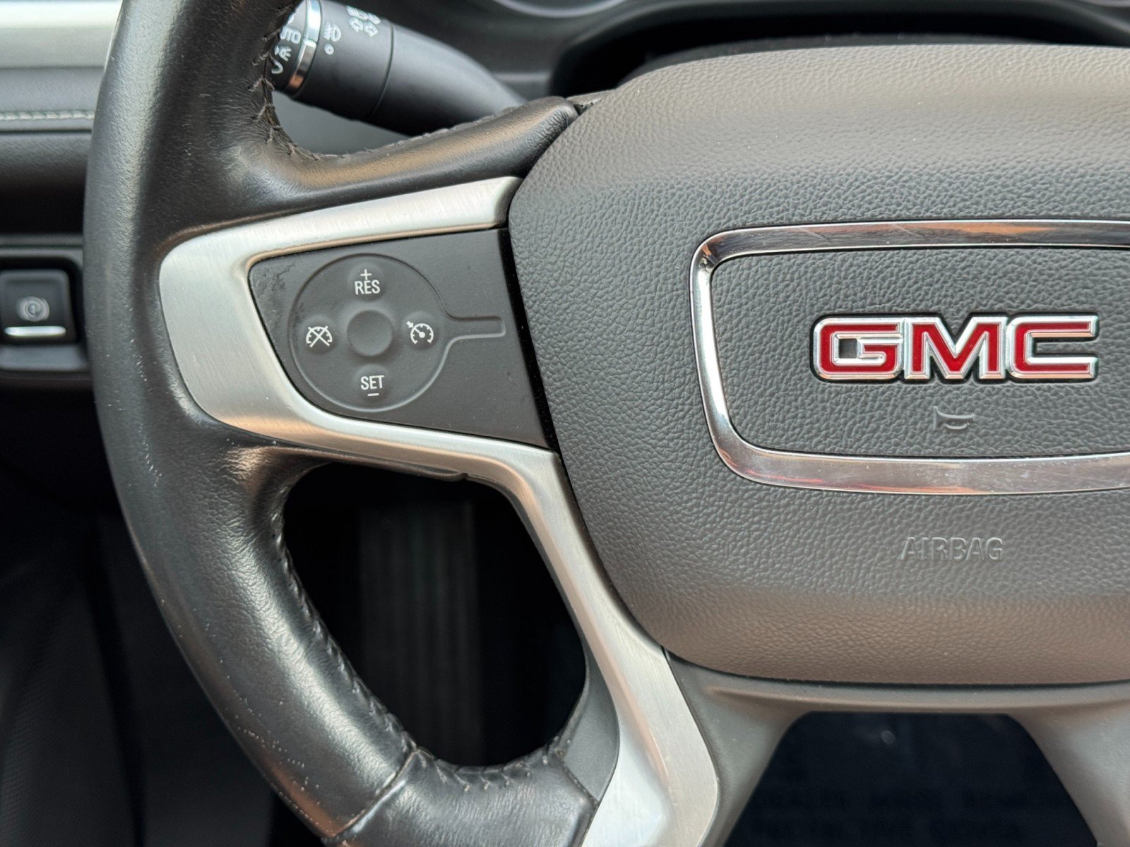 Used 2018 GMC Acadia SLE w/ Driver Alert Package I AWD/4WD image 18