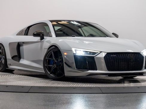 Used 2017 Audi R8 V10 plus w/ Full Leather Package image 32
