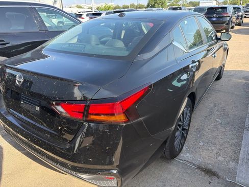 Used 2025 Nissan Altima 2.5 SV FWD image 5
