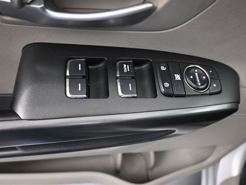 Used 2019 Kia Sedona EX image 14