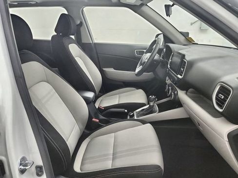 Used 2025 Hyundai Venue SEL FWD image 35