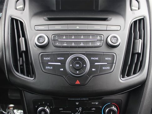 Used 2017 Ford Focus SE image 22