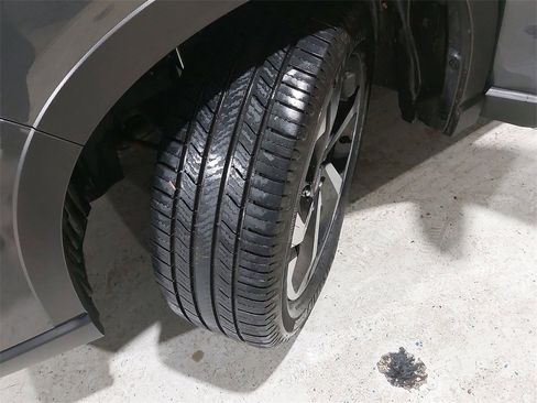 Used 2022 Subaru Forester Touring image 32