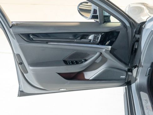 Certified 2025 Porsche Panamera image 16
