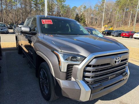 Used 2024 Toyota Tundra Limited w/ Power Package image 4