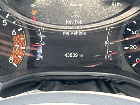 Used 2025 Jeep Compass Trailhawk AWD/4WD image 21