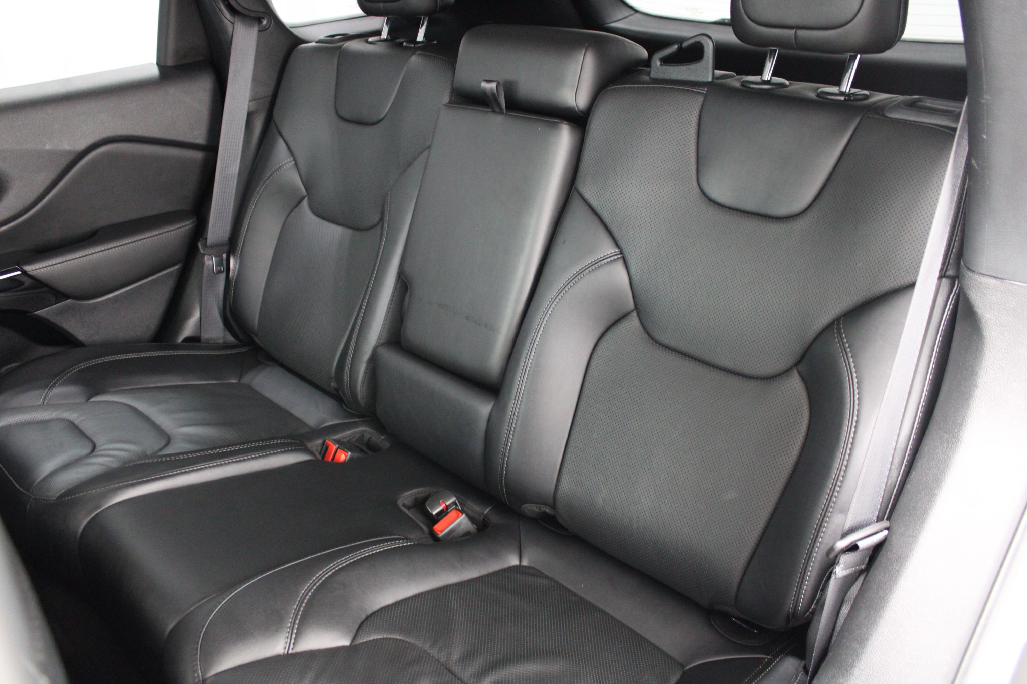 Used 2023 Jeep Cherokee Altitude Lux AWD/4WD image 18