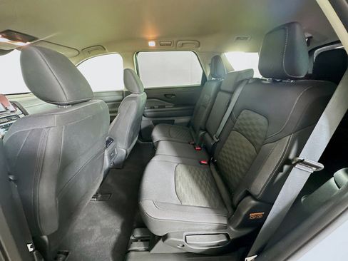 Used 2024 Nissan Pathfinder SV image 27