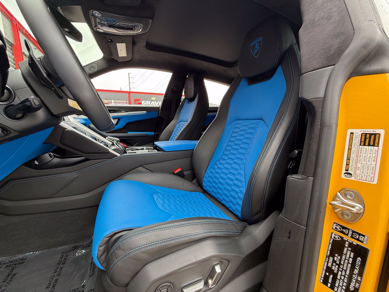 Used 2021 Lamborghini Urus AWD/4WD image 27