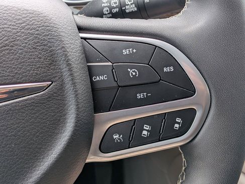 Used 2022 Chrysler Pacifica Limited AWD/4WD image 20