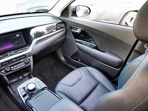 Used 2022 Kia Niro EX Premium image 23