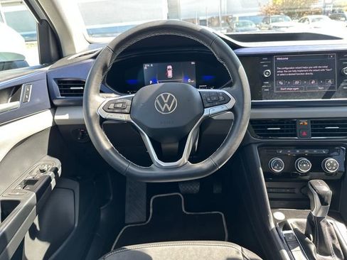 Certified 2023 Volkswagen Taos SE w/ Panoramic Sunroof Package AWD/4WD image 17