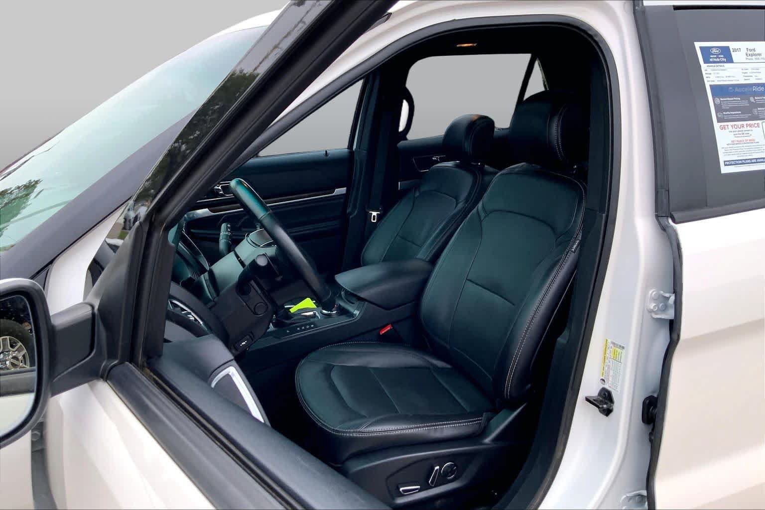 Used 2017 Ford Explorer Limited w/ Equipment Group 303A AWD/4WD image 7