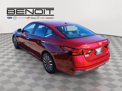Used 2024 Nissan Altima 2.5 SV image 13