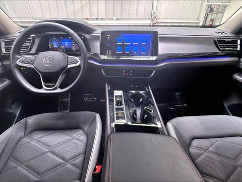 Used 2024 Volkswagen Atlas Peak Edition SE AWD/4WD image 10