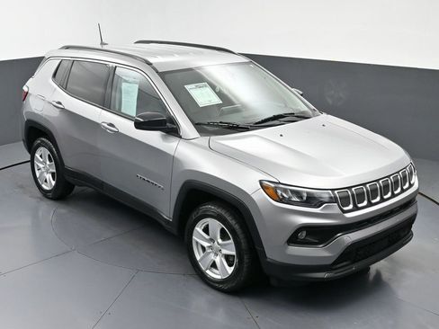 Used 2022 Jeep Compass Latitude image 41