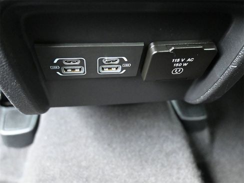 Used 2022 Jeep Cherokee Trailhawk image 16