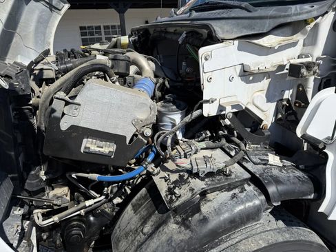 Used 2022 Ford F750 2WD Crew Cab Super Duty image 16